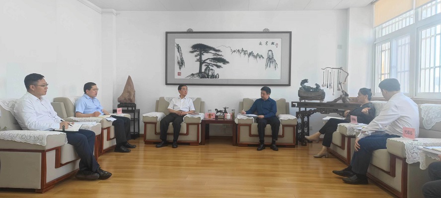 王思军与省民政厅厅长余向东举行事情座谈