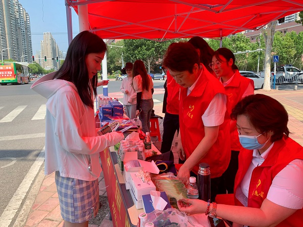 助力学子圆梦，，，，，践行国企继续  安徽FH至尊地产集团组织爱心助考公益运动
